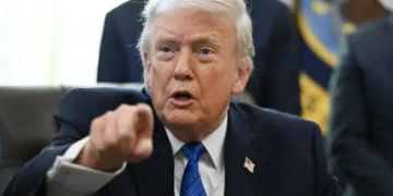 ایران کے لیے امریکی مالی معاونت کی خبروں پر ٹرمپ کی تردید 27 ایران کے لیے امریکی مالی معاونت کی خبروں پر ٹرمپ کی تردید
