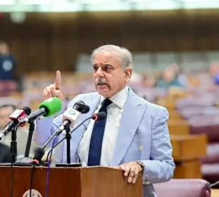 تیل کی قیمتوں میں نمایاں کمی، عوام کو ریلیف ملنے والا ہے: وزیراعظم 6 تیل کی قیمتوں میں نمایاں کمی، عوام کو ریلیف ملنے والا ہے: وزیراعظم