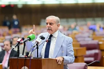 تیل کی قیمتوں میں نمایاں کمی، عوام کو ریلیف ملنے والا ہے: وزیراعظم 2 تیل کی قیمتوں میں نمایاں کمی، عوام کو ریلیف ملنے والا ہے: وزیراعظم