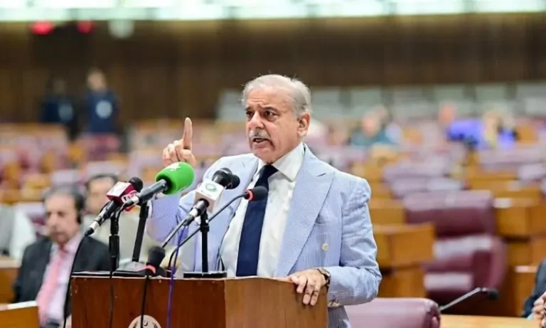 19124209تیل کی قیمتوں میں نمایاں کمی، عوام کو ریلیف ملنے والا ہے: وزیراعظمb71fb6a