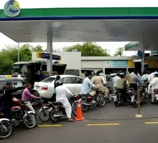 حکومت کا بڑا عوامی ریلیف، پیٹرول 74 اور ڈیزل 67 روپے سستا