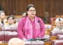 ٹیلی کام بل تنازع: شزا فاطمہ کے استعفے کا مطالبہ کیوں کیا جا رہا ہے؟