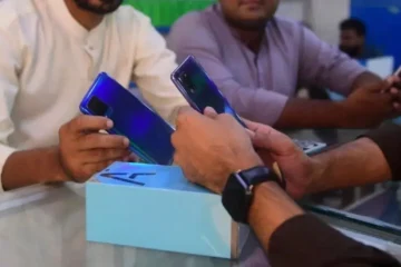 درآمدی موبائل فونز سستے ہونے کا امکان، حکومت نے ریگولیٹری ڈیوٹی میں 20 فیصد کمی منظور کر لی 3 درآمدی موبائل فونز سستے ہونے کا امکان، حکومت نے ریگولیٹری ڈیوٹی میں 20 فیصد کمی منظور کر لی