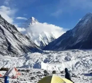 بلتستان پیک پر برفانی تودہ گرنے سے فرانسیسی کوہ پیما جاں بحق