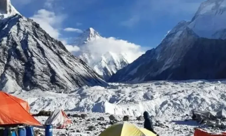 2509301بلتستان پیک پر برفانی تودہ گرنے سے فرانسیسی کوہ پیما جاں بحق0149166b