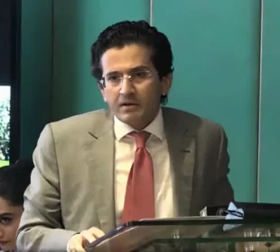 پیٹرولیم مصنوعات کی قیمتوں میں مزید کمی کا امکان، عالمی منڈی میں تیل سستا ہونے پر عوام کو ریلیف ملے گا