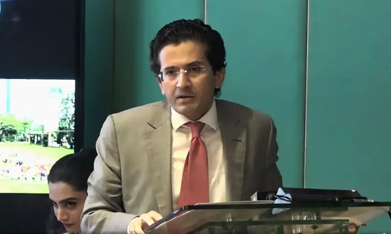 پیٹرولیم مصنوعات کی قیمتوں میں مزید کمی کا امکان، عالمی منڈی میں تیل سستا ہونے پر عوام کو ریلیف ملے گا