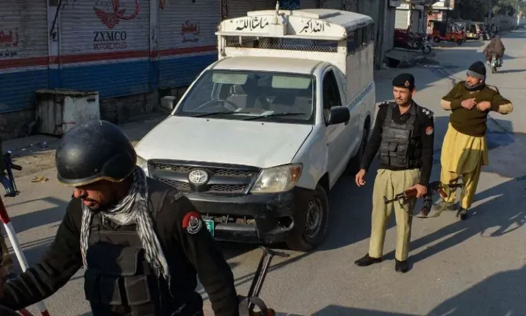 30111321خیبرپختونخوا میں مطلوب دہشت گردوں کی نئی فہرست جاری، کروڑوں روپے انعام کا اعلانba87564