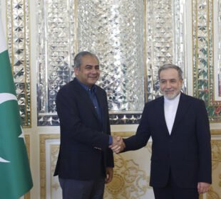 محسن نقوی نے ایرانی قیادت کے لیے خصوصی پیغام ایرانی وزیر خارجہ کے حوالے کر دیا 1 محسن نقوی نے ایرانی قیادت کے لیے خصوصی پیغام ایرانی وزیر خارجہ کے حوالے کر دیا