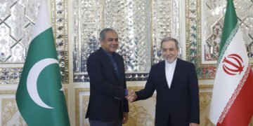 محسن نقوی نے ایرانی قیادت کے لیے خصوصی پیغام ایرانی وزیر خارجہ کے حوالے کر دیا 27 محسن نقوی نے ایرانی قیادت کے لیے خصوصی پیغام ایرانی وزیر خارجہ کے حوالے کر دیا