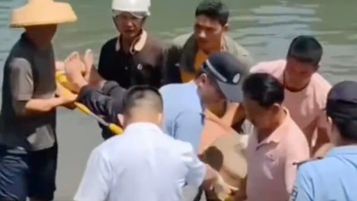 سمندر میں 7 دن بہتے رہنے والا سیاح معجزانہ طور پر زندہ بچ گیا