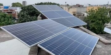 آئی ایم ایف سولر پینلز پر ٹیکس بڑھانے کا فیصلہ واپس لینے پر آمادہ