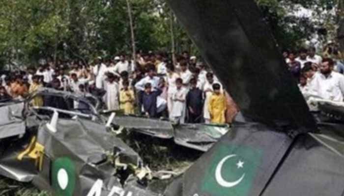 436015_102مردان کے قریب پاک فضائیہ کا تربیتی طیارہ حادثے کا شکار، دو افسران شہید0011_updates