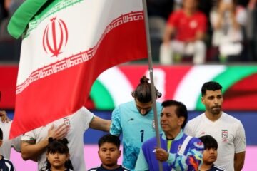 فیفا کی پابندی برقرار، ایرانی شاہی دور کا پرچم اسٹیڈیمز میں ممنوع قرار