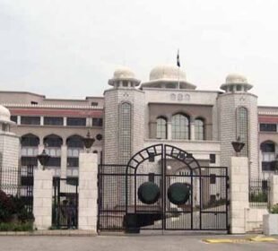وفاقی بجٹ: وزیراعظم آفس اور اسٹاف کالونی کی تزئین و آرائش کے لیے کروڑوں روپے مختص 8 وفاقی بجٹ: وزیراعظم آفس اور اسٹاف کالونی کی تزئین و آرائش کے لیے کروڑوں روپے مختص