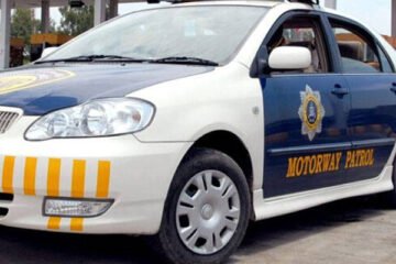 22 لاکھ کا سونا سڑک پر کیسے آیا؟ حقیقت نے سب کو حیران کر دیا 2 22 لاکھ کا سونا سڑک پر کیسے آیا؟ حقیقت نے سب کو حیران کر دیا