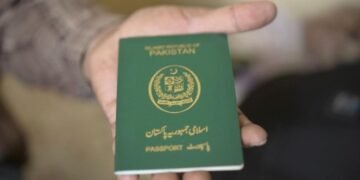 پاسپورٹ سروسز میں بڑی تبدیلیوں کا فیصلہ، ای پاسپورٹ اور ہوم ڈلیوری کا نظام متعارف کرانے کی تیاری 39 پاسپورٹ سروسز میں بڑی تبدیلیوں کا فیصلہ، ای پاسپورٹ اور ہوم ڈلیوری کا نظام متعارف کرانے کی تیاری