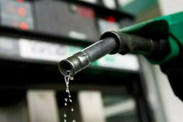 پیٹرول پرلیوی میں 40 روپے 49 پیسےکمی 2 پیٹرول پرلیوی میں 40 روپے 49 پیسےکمی