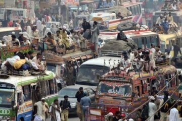 پٹرولیم مصنوعات کی قیمتوں میں کمی کے بعد پبلک ٹرانسپورٹ کے کرایوں میں بھی کمی کا اعلان
