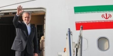 اسلام آباد: ایرانی صدر مسعود پزشکیان ایک روزہ دورے پر پاکستان پہنچ گئے
