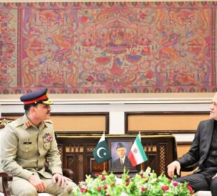فیلڈ مارشل عاصم منیر اور ایرانی صدر کی ملاقات، علاقائی صورتحال پر تبادلہ خیال 5 فیلڈ مارشل عاصم منیر اور ایرانی صدر کی ملاقات، علاقائی صورتحال پر تبادلہ خیال