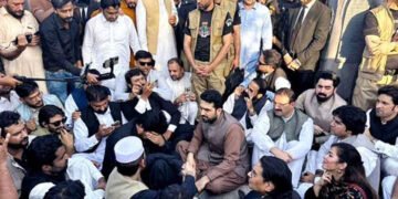 پی ٹی آئی کے ارکانِ اسمبلی کے درمیان تنازع کی تفصیلات سامنے آگئیں