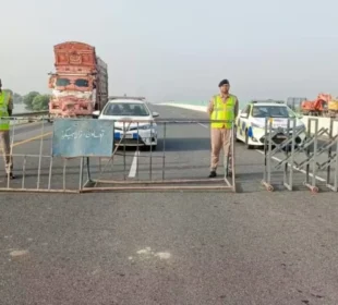 موٹروے ایم-5 پر عارضی بندش، متبادل راستہ استعمال کرنے کی ہدایت 5 موٹروے ایم-5 پر عارضی بندش، متبادل راستہ استعمال کرنے کی ہدایت