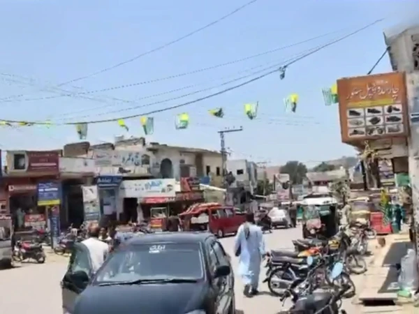 عوام نے ہڑتال کی کال مسترد کر دی، معمولاتِ زندگی معمول کے مطابق جاری 1 عوام نے ہڑتال کی کال مسترد کر دی، معمولاتِ زندگی معمول کے مطابق جاری