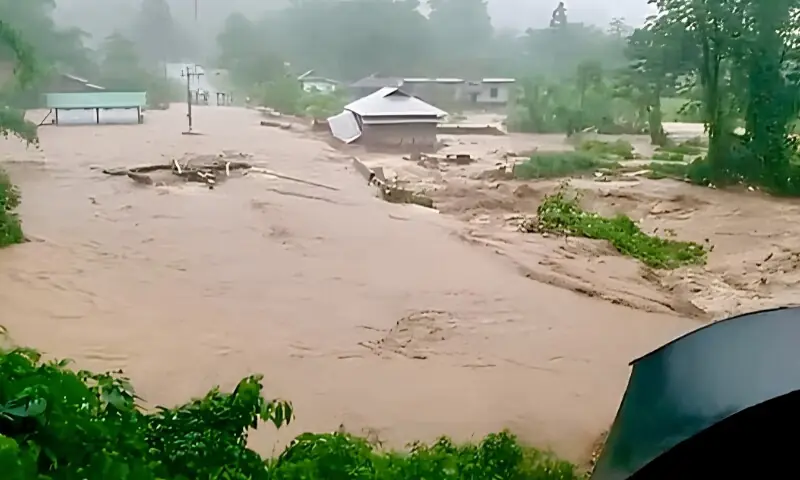 بھارت اور گھانا میں مون سون کی شدید بارشیں، سیلاب سے بڑے پیمانے پر تباہی 1 بھارت اور گھانا میں مون سون کی شدید بارشیں، سیلاب سے بڑے پیمانے پر تباہی