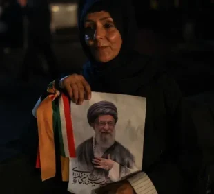 تہران میں آیت اللہ علی خامنہ ای کی آخری رسومات، 100 سے زائد ممالک کے وفود کی شرکت متوقع 6 تہران میں آیت اللہ علی خامنہ ای کی آخری رسومات، 100 سے زائد ممالک کے وفود کی شرکت متوقع