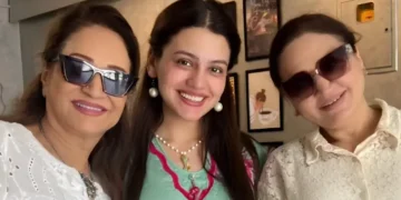 بشریٰ انصاری اور اہل خانہ کا تنقید کرنے والوں کو ہلکے پھلکے انداز میں جواب 37 بشریٰ انصاری اور اہل خانہ کا تنقید کرنے والوں کو ہلکے پھلکے انداز میں جواب