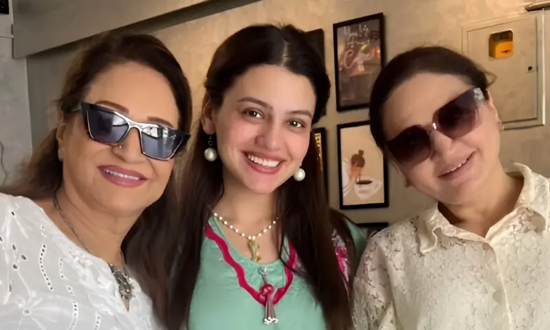 بشریٰ انصاری اور اہل خانہ کا تنقید کرنے والوں کو ہلکے پھلکے انداز میں جواب