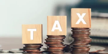 تنخواہ دار طبقہ بدستور سب سے بڑا ٹیکس دہندہ، 633 ارب روپے انکم ٹیکس جمع 36 تنخواہ دار طبقہ بدستور سب سے بڑا ٹیکس دہندہ، 633 ارب روپے انکم ٹیکس جمع
