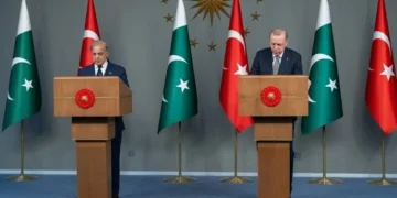 استنبول: پاکستان اور ترکیہ کا تجارت، سرمایہ کاری اور دفاعی تعاون مزید بڑھانے پر اتفاق 26 استنبول: پاکستان اور ترکیہ کا تجارت، سرمایہ کاری اور دفاعی تعاون مزید بڑھانے پر اتفاق