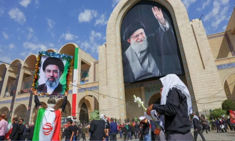 آیت اللہ علی خامنہ ای کی آخری رسومات جاری، مجتبیٰ خامنہ ای کی عدم شرکت پر قیاس آرائیاں