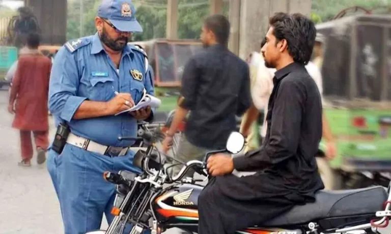 0514014ہیلمٹ نہ پہننے والوں کی موٹرسائیکل ایک روز کے لیے تحویل میں رکھنے کا فیصلہ2ecf94ae