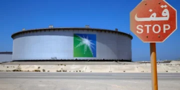 سعودی عرب نے ایشیائی خریداروں کے لیے خام تیل کی قیمتوں میں نمایاں کمی کر دی