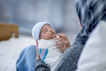 برطانیہ میں مسلسل تیسرے سال 'محمد' نومولود لڑکوں کا مقبول ترین نام 3 برطانیہ میں مسلسل تیسرے سال 'محمد' نومولود لڑکوں کا مقبول ترین نام