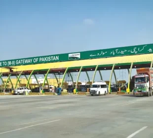 ملک بھر میں موٹرویز اور قومی شاہراہوں کے ٹول ٹیکس میں اضافہ، نئے نرخ نافذ 4 ملک بھر میں موٹرویز اور قومی شاہراہوں کے ٹول ٹیکس میں اضافہ، نئے نرخ نافذ