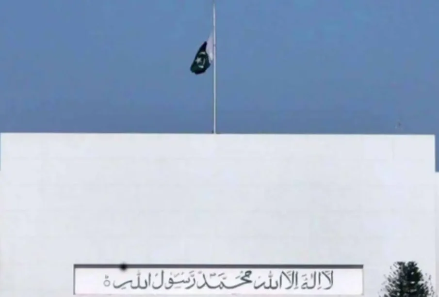 حکومت کا سابق امیرِ قطر کے انتقال پر یومِ سوگ کا اعلان 1 حکومت کا سابق امیرِ قطر کے انتقال پر یومِ سوگ کا اعلان