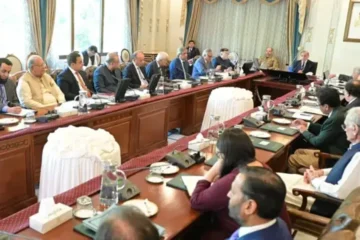 وفاقی کابینہ میں ممکنہ تبدیلیوں پر غور، اہم وزارتوں میں ردوبدل کا امکان 4 وفاقی کابینہ میں ممکنہ تبدیلیوں پر غور، اہم وزارتوں میں ردوبدل کا امکان
