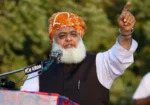 مولانا فضل الرحمان کا بیان ہنگامہ بن گیا، سیاسی میدان میں طوفان، معافی کا مطالبہ