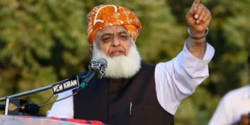 مولانا فضل الرحمان کا بیان ہنگامہ بن گیا، سیاسی میدان میں طوفان، معافی کا مطالبہ 4 مولانا فضل الرحمان کا بیان ہنگامہ بن گیا، سیاسی میدان میں طوفان، معافی کا مطالبہ