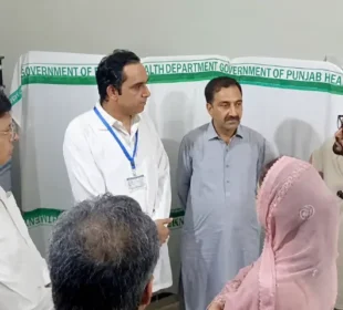 اے سی چلانے پر ایم ایس معطل، وزیرِ صحت کے رویے پر ڈاکٹرز برادری بھڑک اٹھی