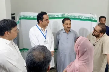 اے سی چلانے پر ایم ایس معطل، وزیرِ صحت کے رویے پر ڈاکٹرز برادری بھڑک اٹھی 2 اے سی چلانے پر ایم ایس معطل، وزیرِ صحت کے رویے پر ڈاکٹرز برادری بھڑک اٹھی