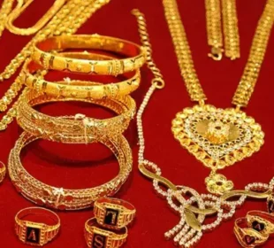 سونے کی قیمت میں مسلسل دوسرے روز کمی، فی تولہ 5,600 روپے سستا 9 سونے کی قیمت میں مسلسل دوسرے روز کمی، فی تولہ 5,600 روپے سستا