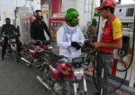 پیٹرول پھر مہنگا، ڈیزل کی قیمت بھی آسمان پر پہنچ گئی