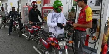پیٹرول کی قیمت کا راز کھل گیا، فی لیٹر عوام سے کتنے روپے ٹیکس وصول ہو رہے ہیں؟ 6 پیٹرول کی قیمت کا راز کھل گیا، فی لیٹر عوام سے کتنے روپے ٹیکس وصول ہو رہے ہیں؟