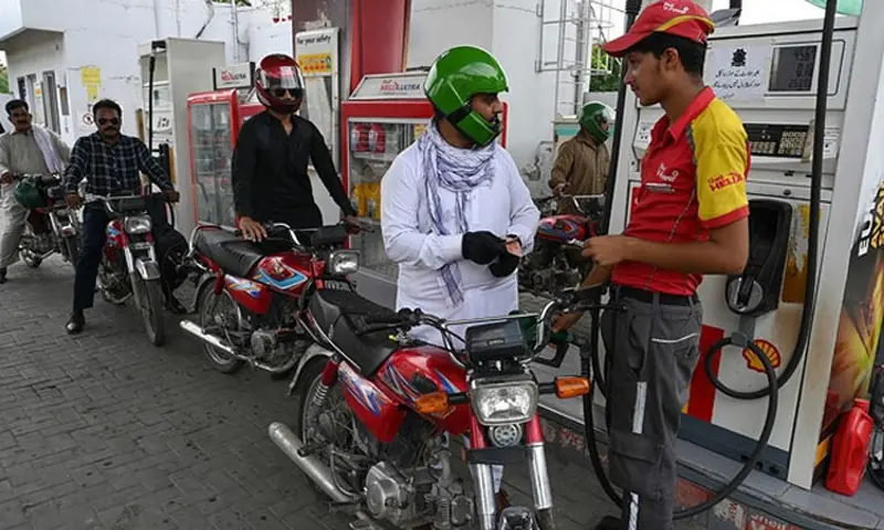 پیٹرول پھر مہنگا، ڈیزل کی قیمت بھی آسمان پر پہنچ گئی