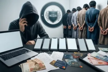 لاہور: سفارت خانوں کے نام پر ویزا فراڈ کرنے والے گروہ کے 12 افراد گرفتار 2 لاہور: سفارت خانوں کے نام پر ویزا فراڈ کرنے والے گروہ کے 12 افراد گرفتار